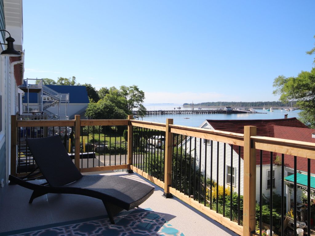 Main Bathroom Upstsirs