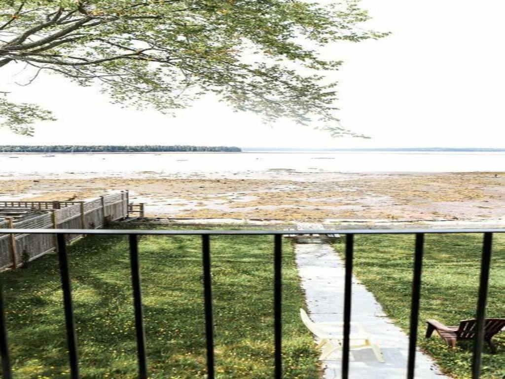 Main Bathroom Upstsirs