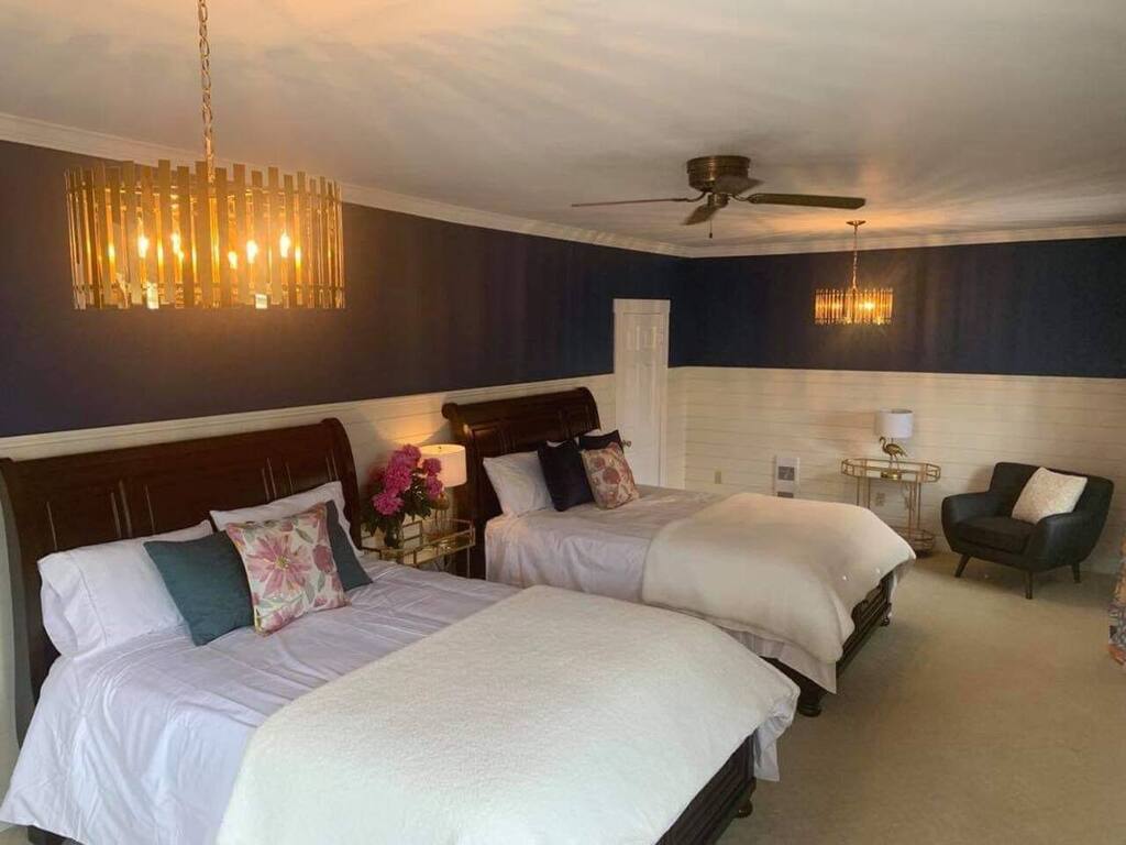 Main Bathroom Upstsirs